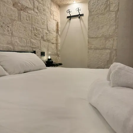 Le Pietre Apartment