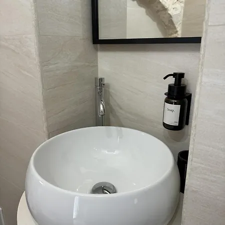 Le Pietre Apartment